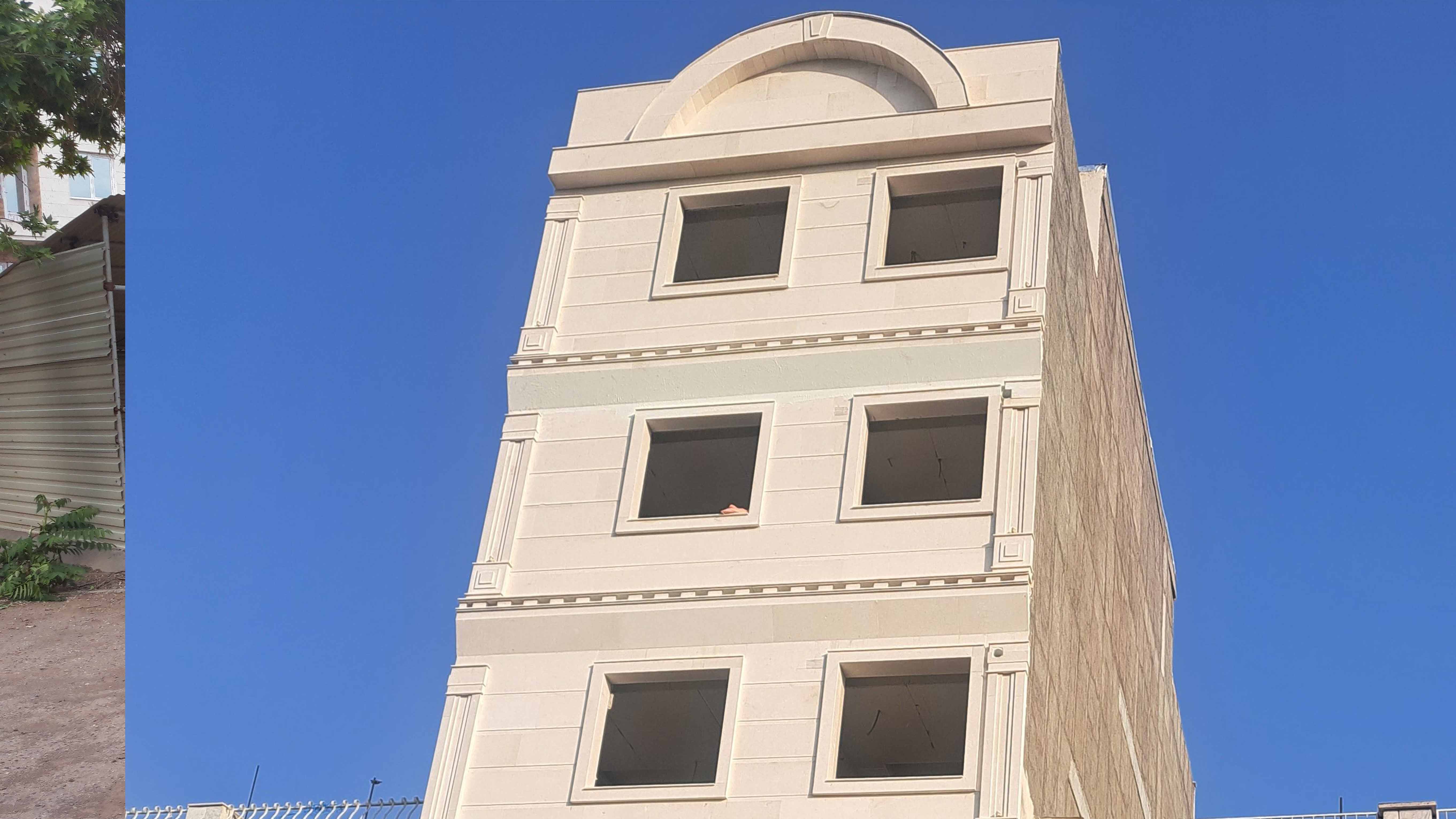 بنای ساحل - 1